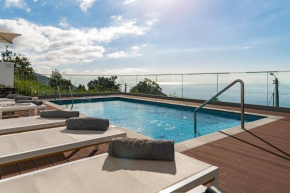 Гостиница Beautifully Refurbished, Great Views, Heated Pool  Фуншал